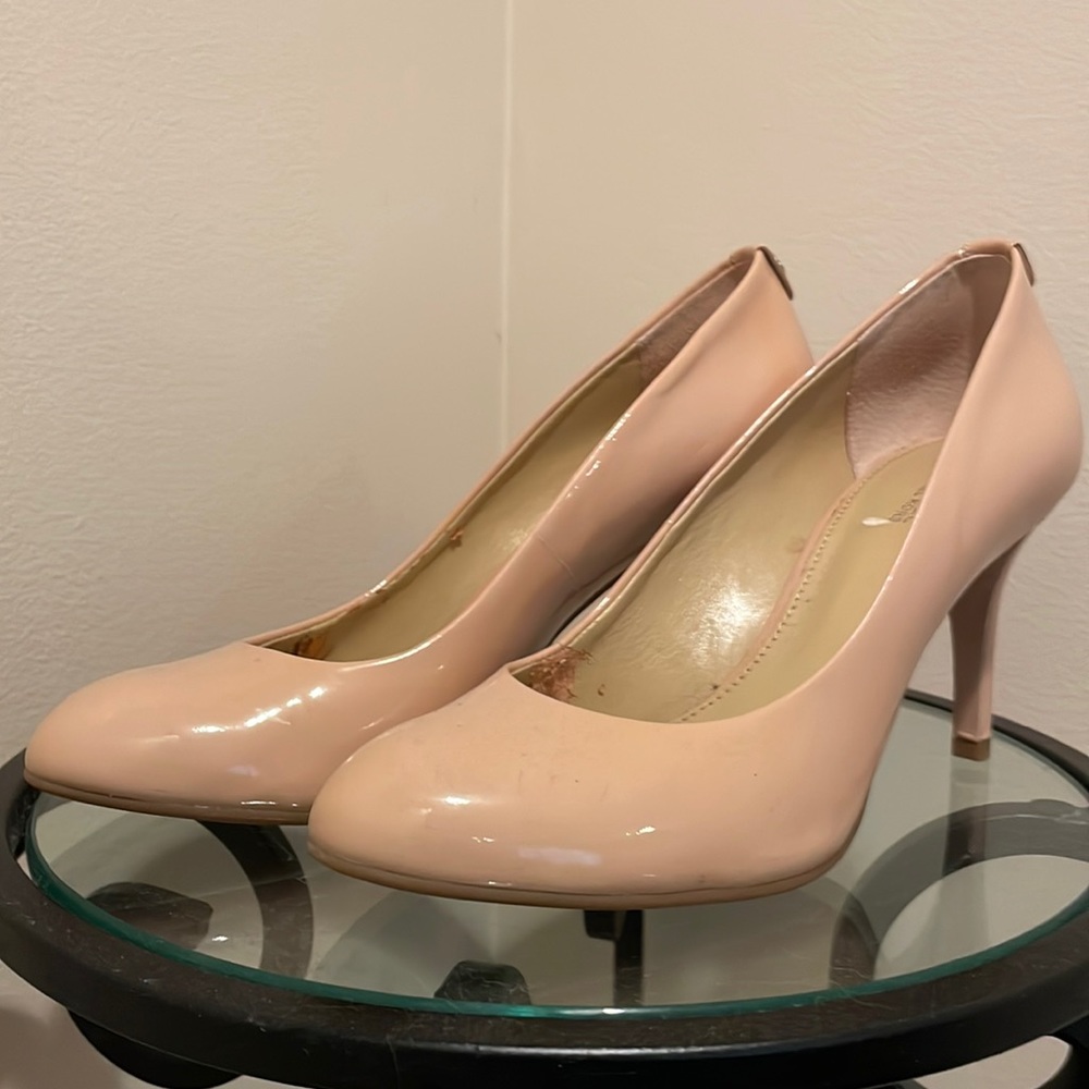 Classic nude pumps.